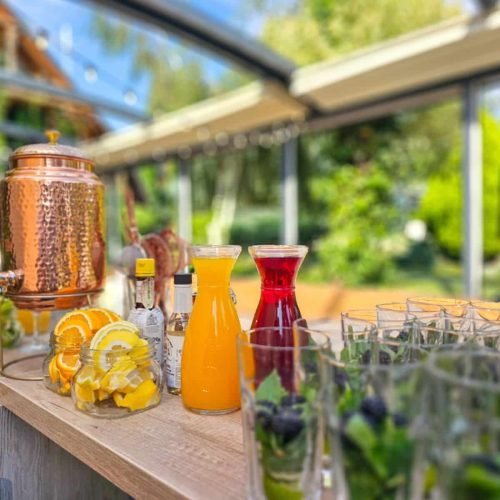 Curtea Moșului: cum este să organizezi o nuntă aici 4 Bar mobil amenajat la un eveniment la Curtea Moșului din Chișinău
