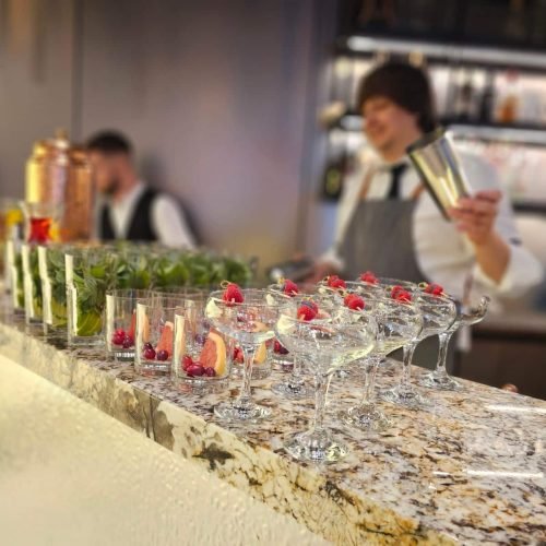 Sala GUD din Chișinău: bar mobil și detalii utile pentru un eveniment reușit 3 Cocktailuri pregătite de MixBarEvents la un eveniment în GUD Chișinău