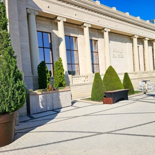 Grand Elysee din Chișinău: cum arată locația și ce merită să știi 4 grand-elysee-sala-bonaparte-exterior-bar-mobil