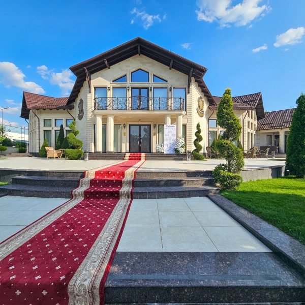 Intrarea la Imperial Palace din Cojușna