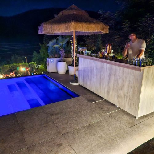 Villa Vi Escape: cum este locația pentru un eveniment la Orheiul Vechi 10 Bar mobil lângă piscina iluminată la Villa Vi Escape