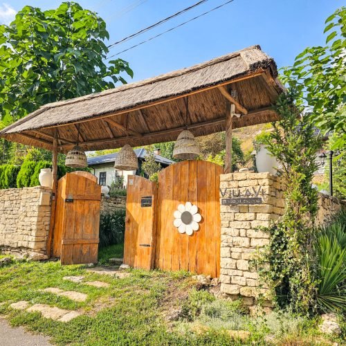 Villa Vi Escape: cum este locația pentru un eveniment la Orheiul Vechi 2 Intrarea principală la Villa Vi Escape din Butuceni